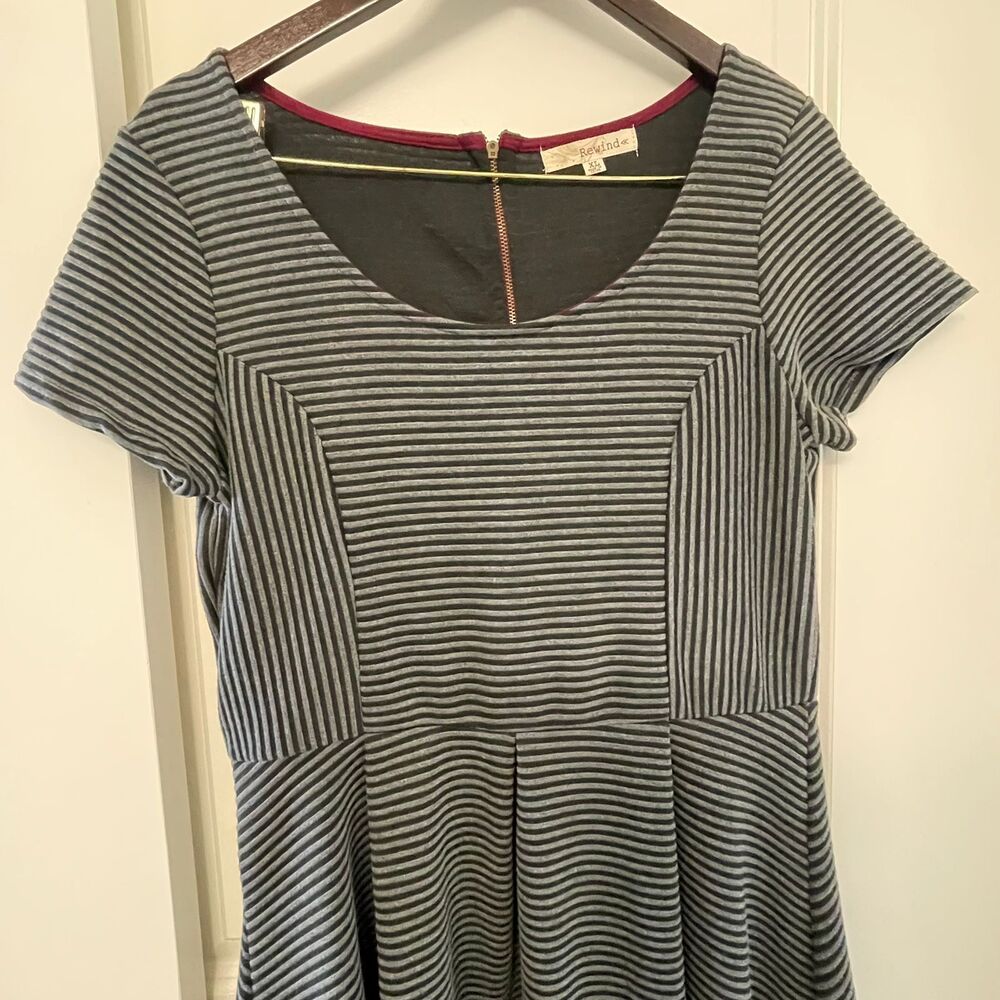 Rewind Gray Black Striped Fit Flare Dress Size XL Cap Sleeve Pleated Casual Knee - Picture 4 of 10